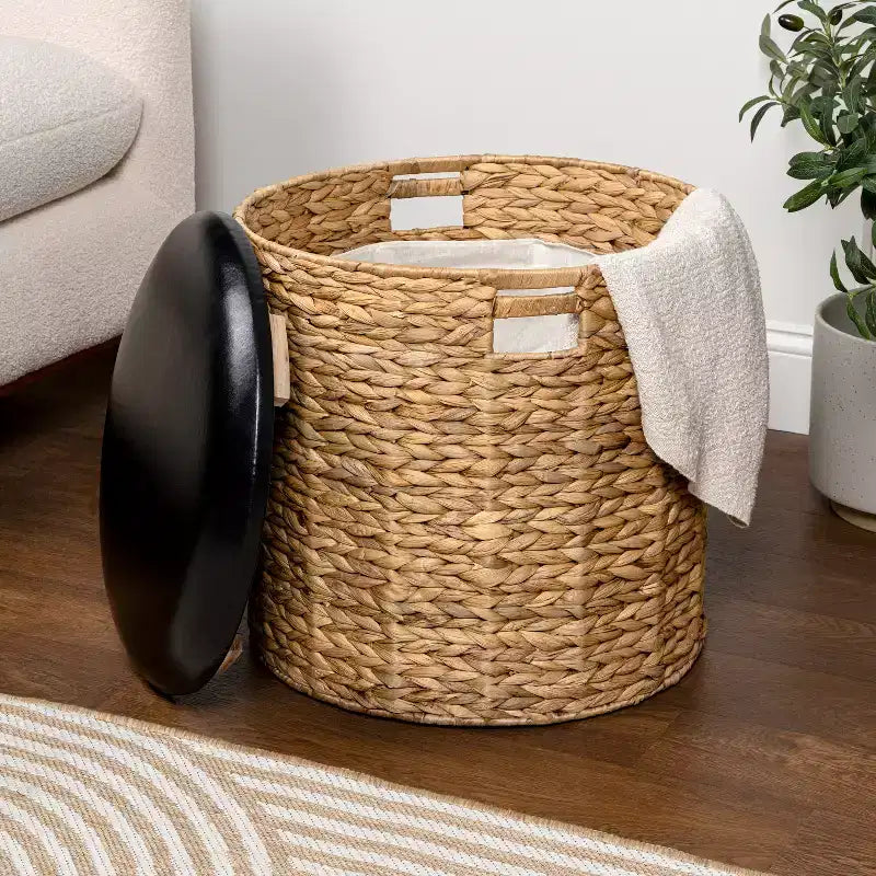 Pouffe de rangement moderne côtier tressé à la main en jacinthe d'eau de 45 cm avec couvercle