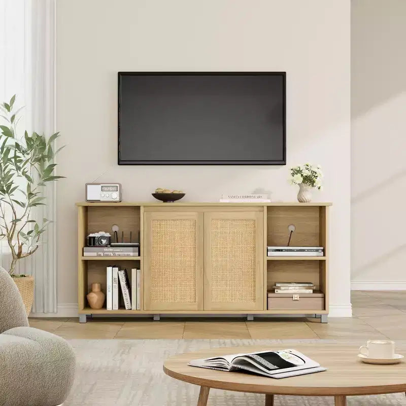 Meuble TV de style Mid-Century pour téléviseurs de 60 à 70 pouces avec portes en rotin et étagères ouvertes